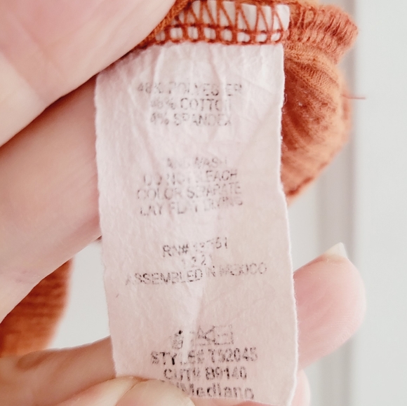 Live in the Moment Cropped Tank Top - Picture 4 of 6